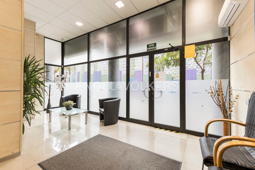 Immeuble residentiel dans Barcelone, Barcelona à vendre - Photo intérieure – Image 2 sur 4