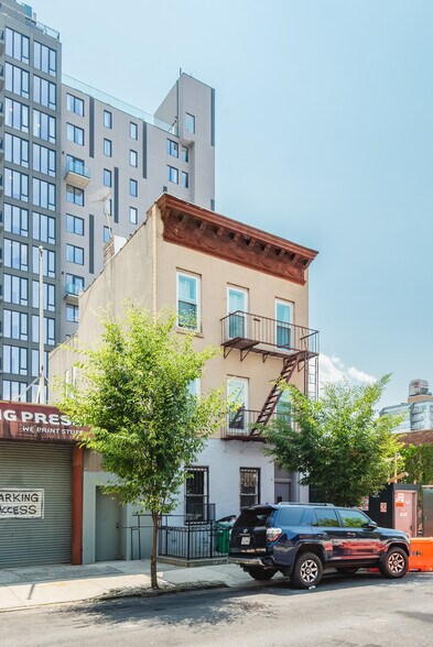 19 Denton Pl, Brooklyn, NY à vendre - Photo de l’immeuble – Image 2 sur 28