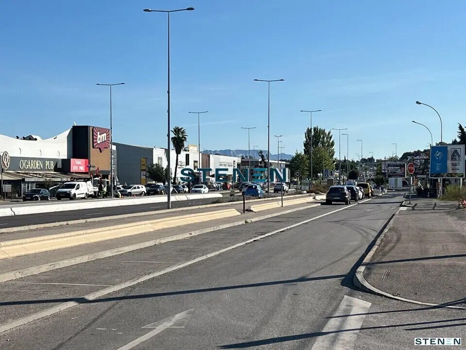 Local commercial dans Cabriès à louer Photo de l’immeuble– Image 1 sur 4