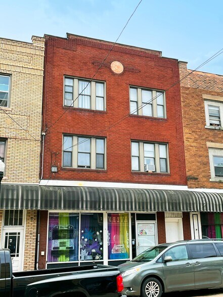 713 Broadway Ave, McKees Rocks, PA à vendre - Photo principale – Image 1 sur 1