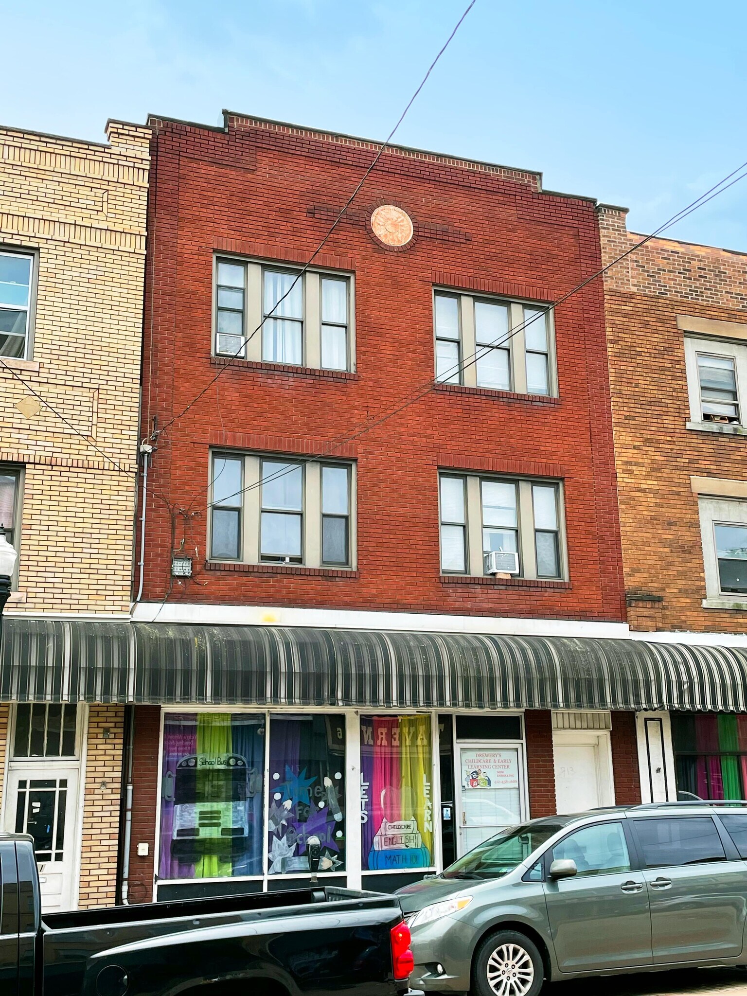 713 Broadway Ave, McKees Rocks, PA à vendre Photo principale– Image 1 sur 2
