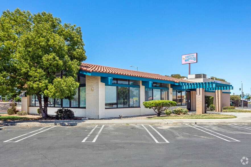 1101 Country Club Dr, Madera, CA à vendre - Photo principale – Image 1 sur 6
