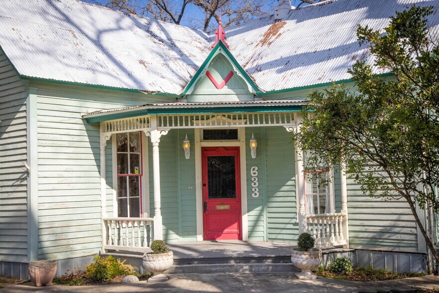 633 S Castell Ave, New Braunfels, TX à vendre - Photo de l’immeuble – Image 3 sur 32