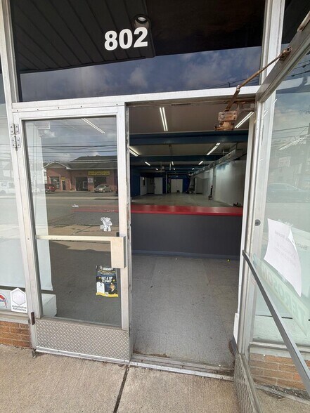 802 Van Houten Ave, Clifton, NJ à louer - Photo de l’immeuble – Image 3 sur 11