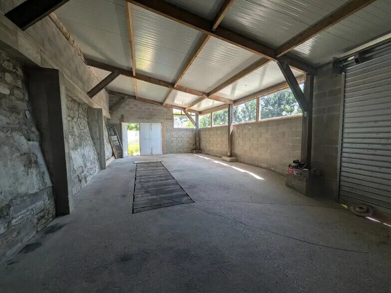 Local d'activités dans Mont-Saint-Aignan à vendre - Photo de l’immeuble – Image 1 sur 3