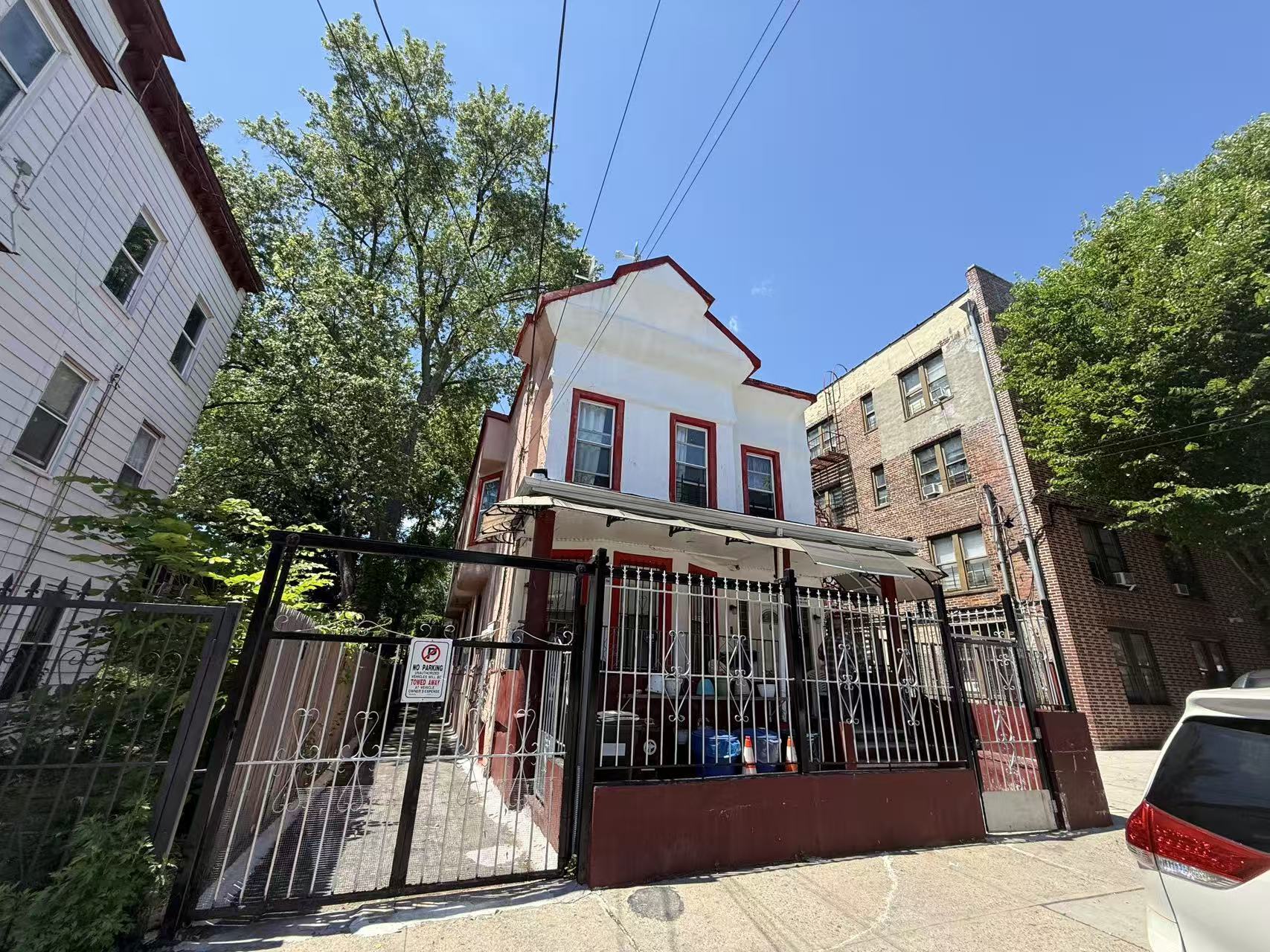 3935 Barnes Ave, Bronx, NY à vendre Photo de l’immeuble– Image 1 sur 10