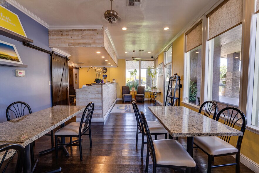 710 S Cherokee Ln, Lodi, CA à vendre - Photo de l’immeuble – Image 2 sur 36