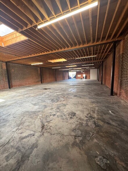 9515 California Ave, South Gate, CA à louer - Photo de l’immeuble – Image 2 sur 15