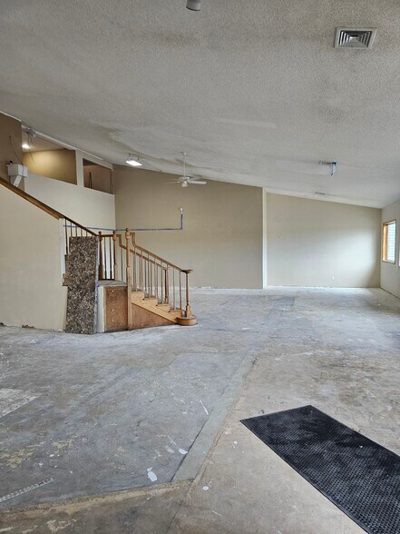 21160 W Capitol Dr, Brookfield, WI à vendre - Photo intérieure – Image 2 sur 32