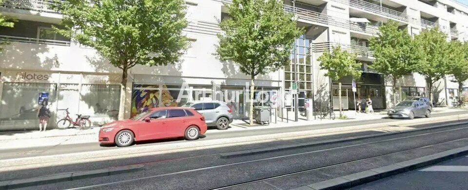 Local commercial dans Reims à louer - Photo de l’immeuble – Image 1 sur 4