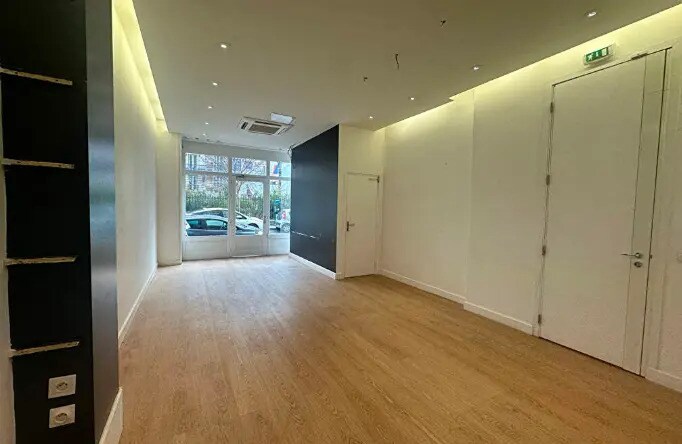 Local commercial dans Paris à louer - Photo intérieure – Image 2 sur 5