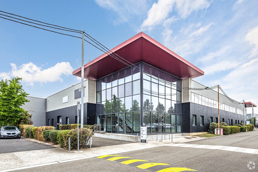 Local d’activités dans La Courneuve à louer - Photo principale – Image 1 sur 2