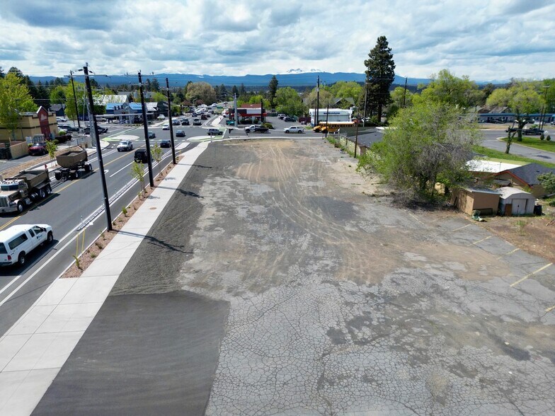 530 SE 3rd St, Bend, OR à vendre - Aérien – Image 2 sur 12