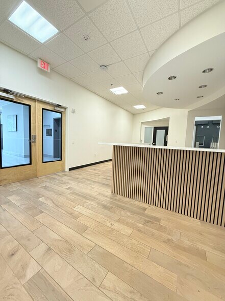 5402 W Laurel St, Tampa, FL à louer - Photo intérieure – Image 3 sur 17