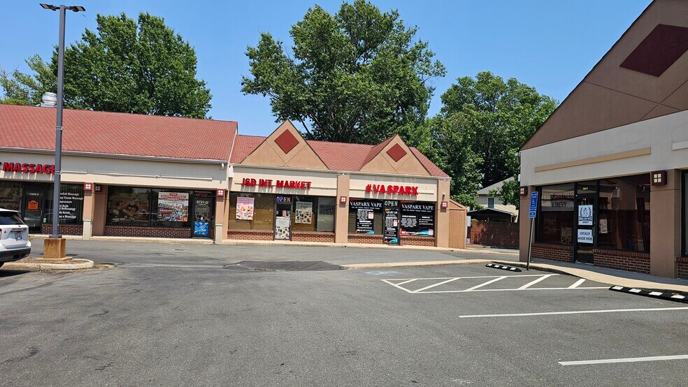 8723 Richmond Hwy, Alexandria, VA à louer - Photo de l’immeuble – Image 2 sur 28