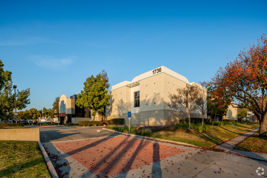 1736 Wright Ave, La Verne, CA à louer - Photo de l’immeuble – Image 3 sur 11