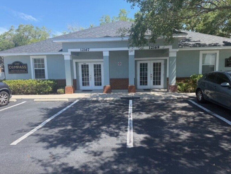12167-12169 W Linebaugh Ave, Tampa, FL à louer - Photo de l’immeuble – Image 2 sur 13