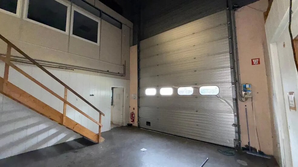 Local d'activités dans Châtillon à vendre - Photo de l’immeuble – Image 3 sur 8