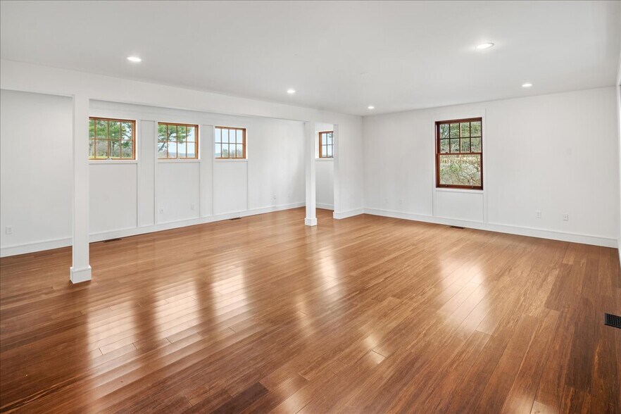 1896 Wrightstown Rd, Washington Crossing, PA à louer - Photo de l’immeuble – Image 3 sur 26