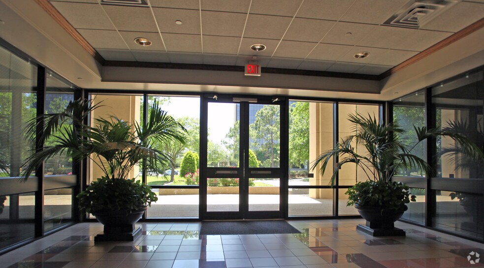 8545 United Plaza Blvd, Baton Rouge, LA à louer - Photo de l’immeuble – Image 2 sur 18