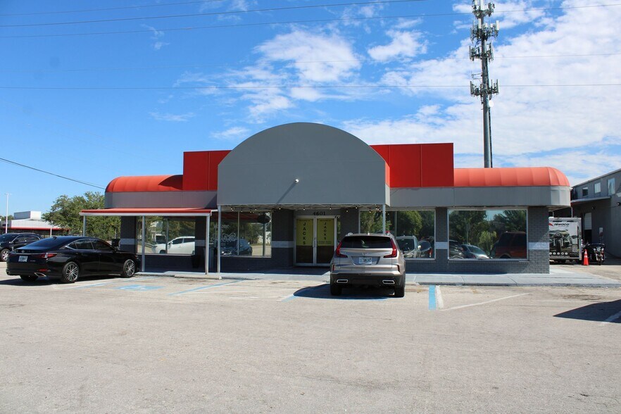 4601 Fowler St, Fort Myers, FL à vendre - Photo de l’immeuble – Image 3 sur 5