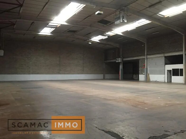 Local d'activités dans Bondoufle à vendre - Photo de l’immeuble – Image 2 sur 7