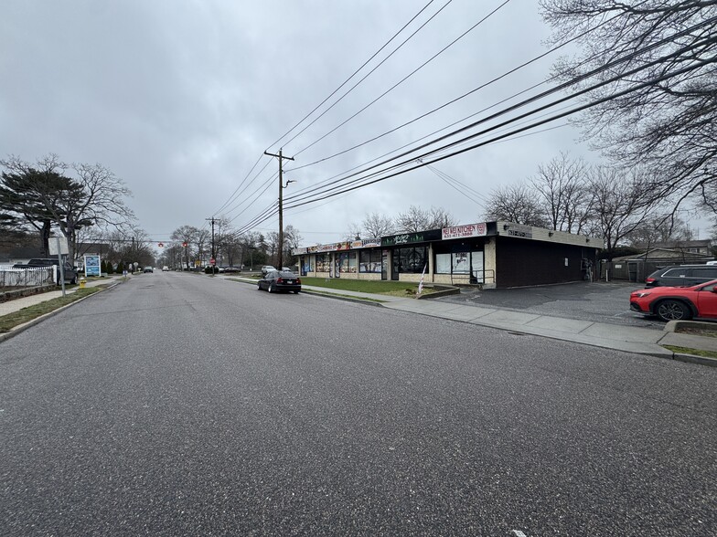 1225-1235 Grundy Ave, Holbrook, NY à louer - Photo de l’immeuble – Image 3 sur 6