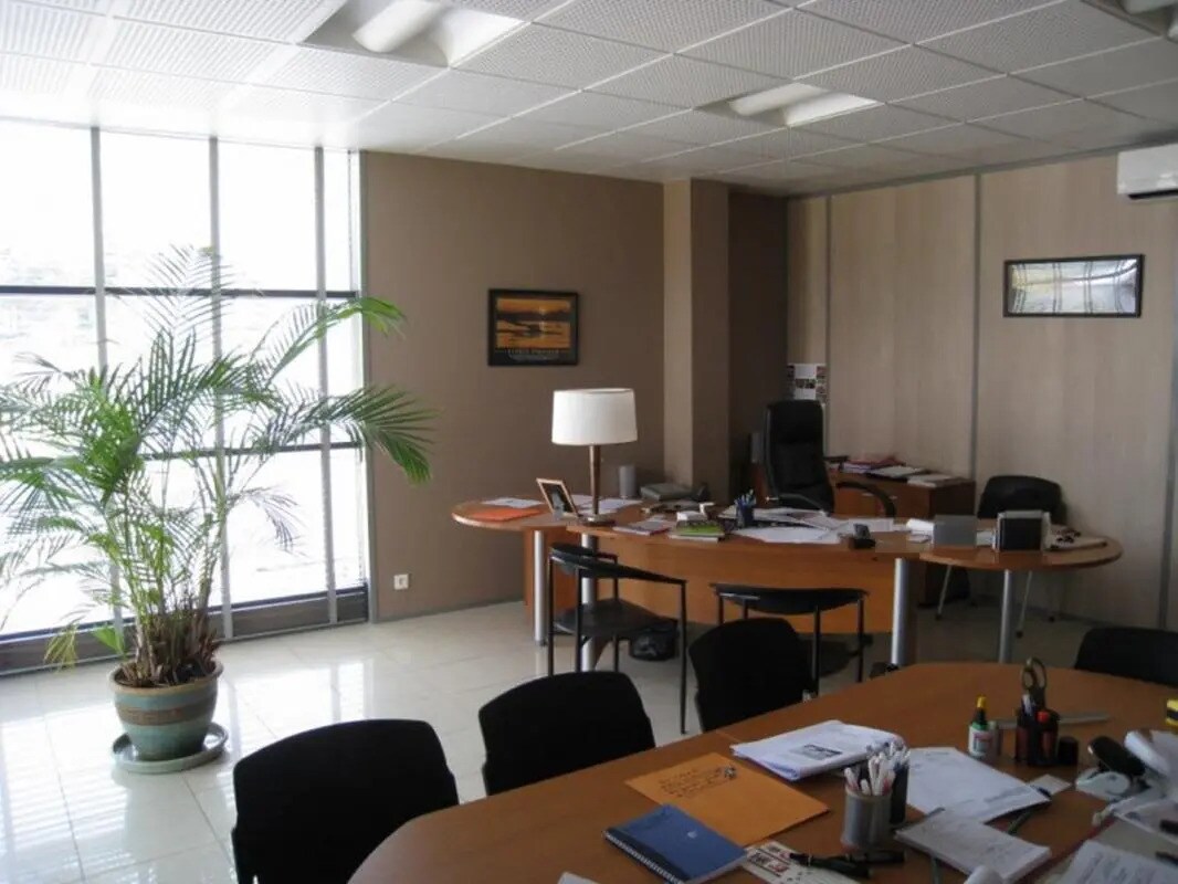 Industriel/Logistique dans Gémenos à louer Photo de l’immeuble– Image 1 sur 6