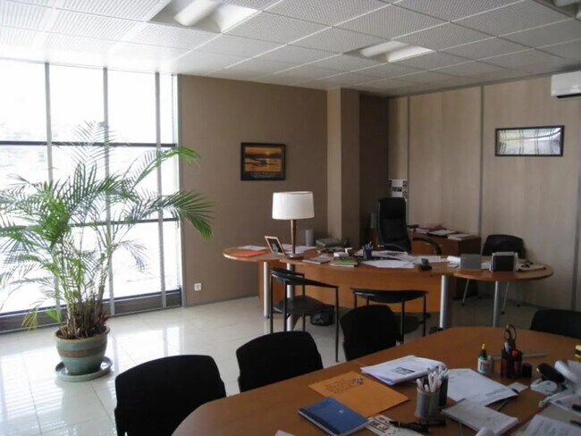 Plus de détails pour Industriel/Logistique à louer