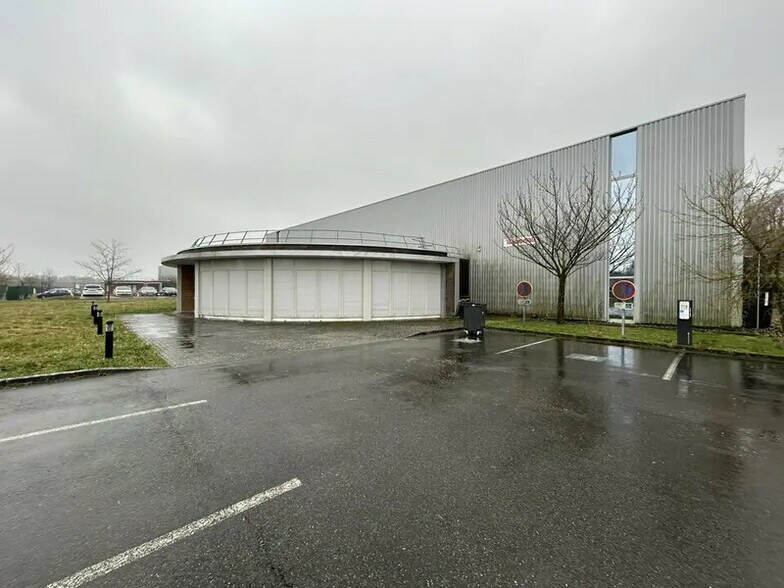 Local d'activités dans Forbach à vendre - Photo de l’immeuble – Image 2 sur 13