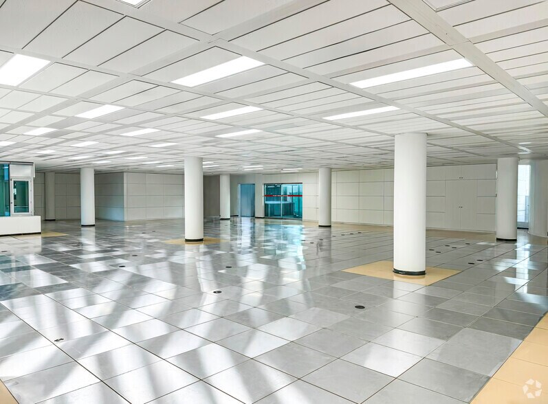 Calle de Julián Camarillo, 8, Madrid, Madrid à louer - Photo de l’immeuble – Image 3 sur 12