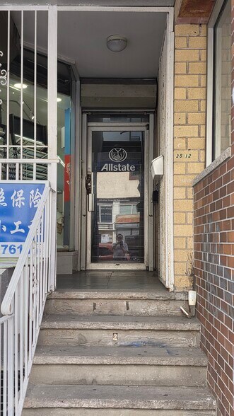 3512 Farrington St, Flushing, NY à louer - Photo de l’immeuble – Image 3 sur 9