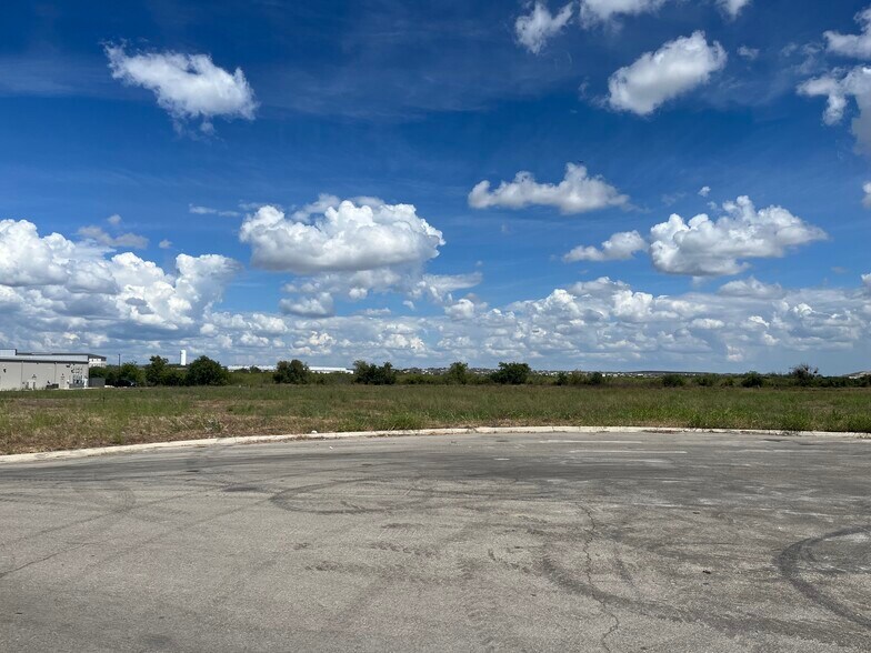799 Generations Dr, New Braunfels, TX à vendre - Photo de l’immeuble – Image 3 sur 15