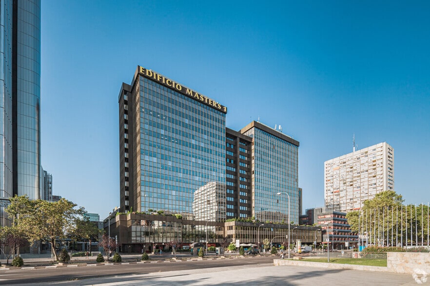 Avenida del General Perón, 38 B, Madrid, Madrid à louer - Photo de l’immeuble – Image 1 sur 7