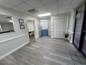 311-345 E Robertson St, Brandon, FL à louer Photo intérieure– Image 2 sur 13