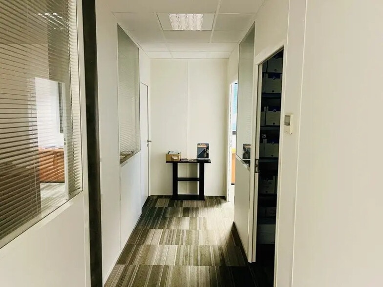 Local commercial dans Artigues-près-Bordeaux à louer - Photo intérieure – Image 3 sur 5