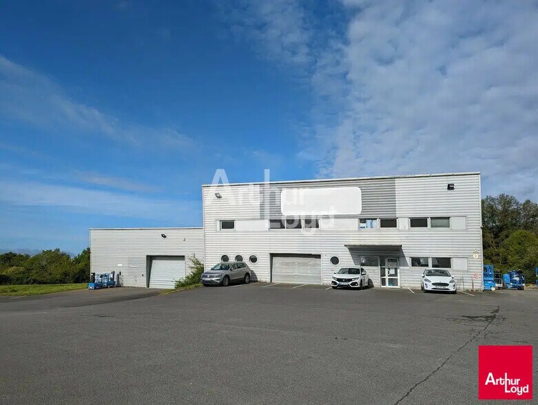 Local d'activités dans Bourg-des-Comptes à vendre - Photo de l’immeuble – Image 2 sur 8