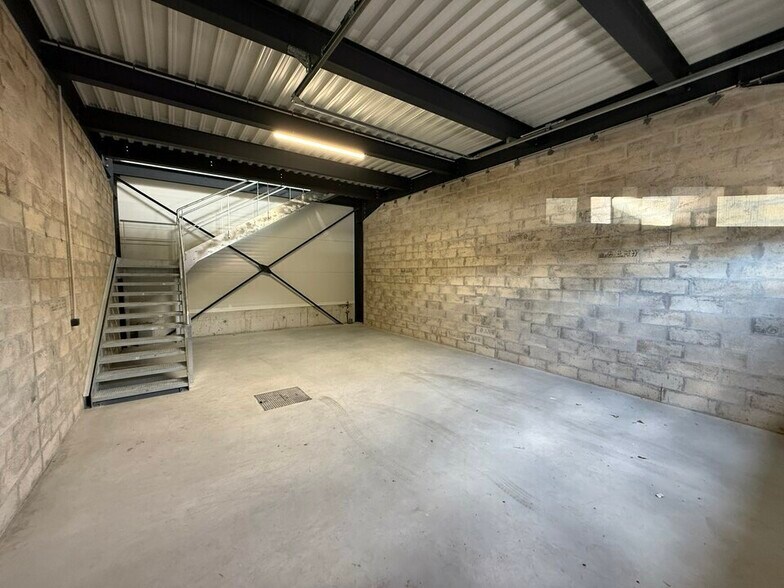 Local d’activités dans Épinay-sur-Seine à louer - Photo intérieure – Image 2 sur 7