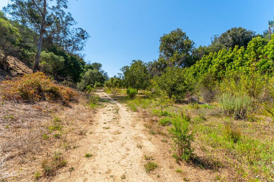 543 Arroyo Ave, Santa Barbara, CA à vendre - Photo de l’immeuble – Image 3 sur 27