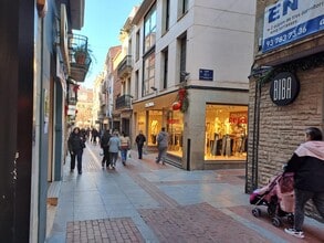 Local commercial dans Terrassa, Barcelona à louer Photo de l’immeuble– Image 1 sur 10
