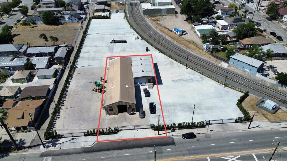 958 W Rialto Ave, San Bernardino, CA à louer - Photo de l’immeuble – Image 1 sur 5