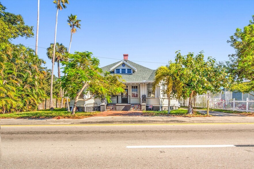 1793 Fowler St, Fort Myers, FL à louer - Photo de l’immeuble – Image 3 sur 3