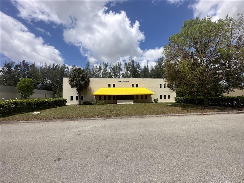 2180 NW 94th Ave, Miami, FL à louer - Photo de l’immeuble – Image 3 sur 5