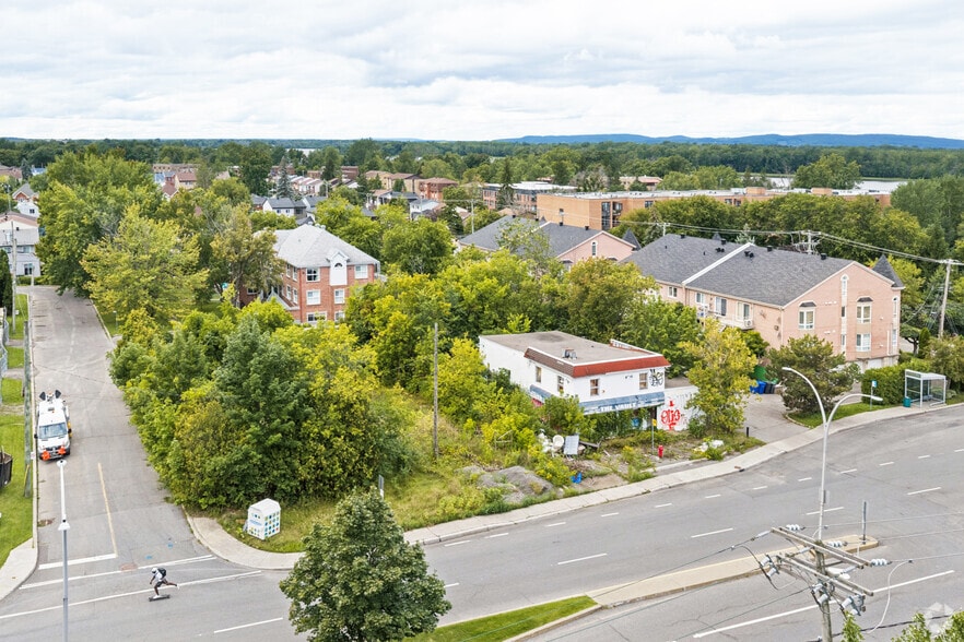 4998 Boul Saint-Charles, Montréal, QC à vendre - Photo principale – Image 2 sur 3