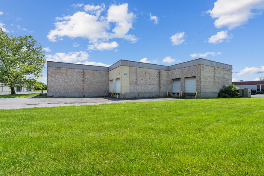 6606 Joy Rd, East Syracuse, NY à louer - Photo de l’immeuble – Image 1 sur 34