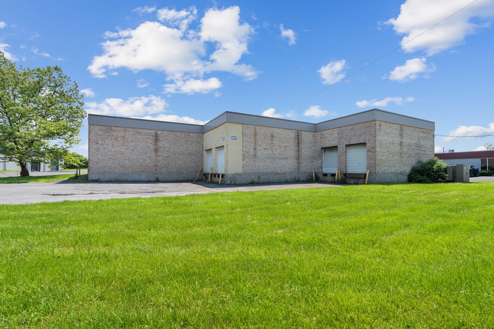 6606 Joy Rd, East Syracuse, NY à louer Photo de l’immeuble– Image 1 sur 35