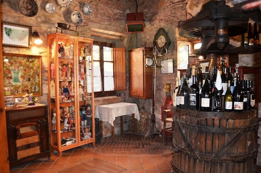 Local commercial dans Montblanc, Tarragona à vendre - Photo intérieure – Image 2 sur 16