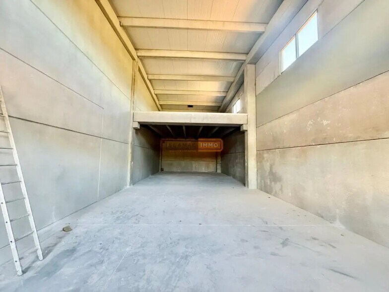 Industriel/Logistique dans Le Muy à louer - Photo de l’immeuble – Image 2 sur 4
