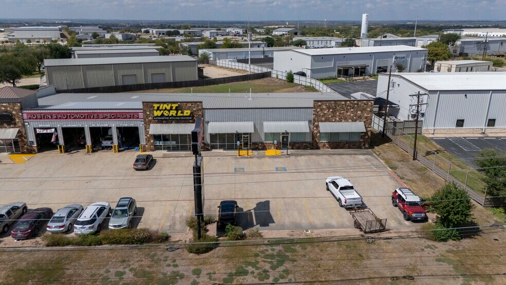 118 Trademark Dr, Buda, TX à louer - Photo de l’immeuble – Image 3 sur 12