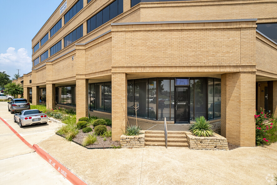 1760 S Stemmons Fwy, Lewisville, TX à louer - Photo de l’immeuble – Image 3 sur 16
